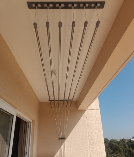 Ceiling cloth hanger